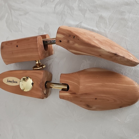 Neiman Marcus Rochester Shoe Tree. - Picture 9 of 9